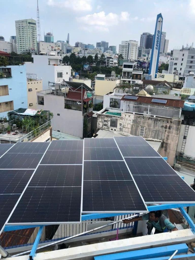 HOÀN THÀNH HỆ ĐIỆN MẶT TRỜI 10 KW 1 PHA KẾT NỐI ĐỒNG HỒ 3 PHA (DÙNG THANG MÁY)